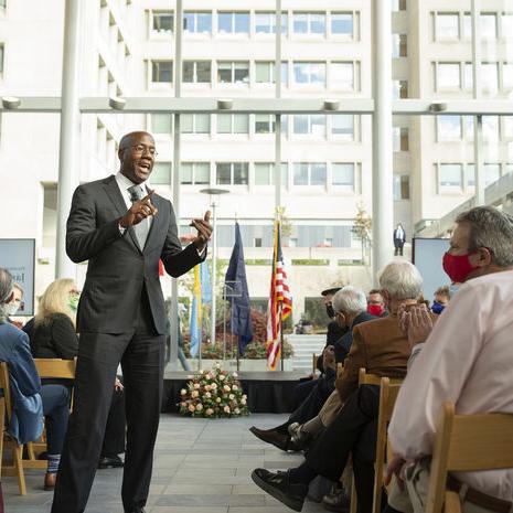 President Wingard speaks in front of a seated crowd.